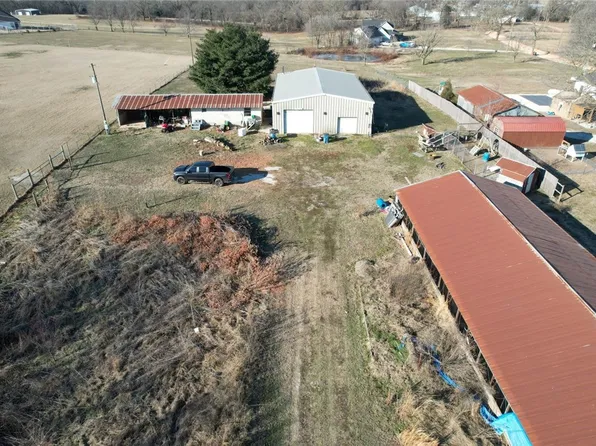 10101 N Spring Valley Rd, Gravette, AR 72736