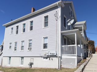 32 Center St, New London, CT 06320