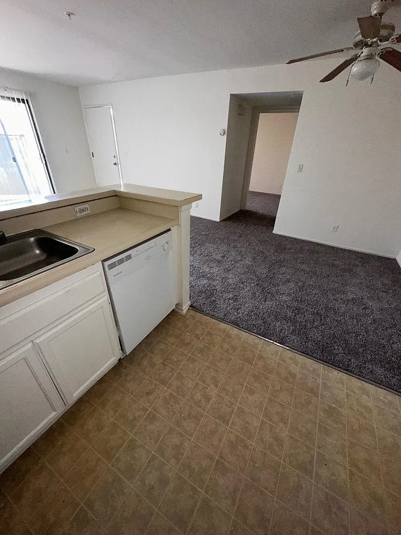 410 S Clementine St — Photo 2