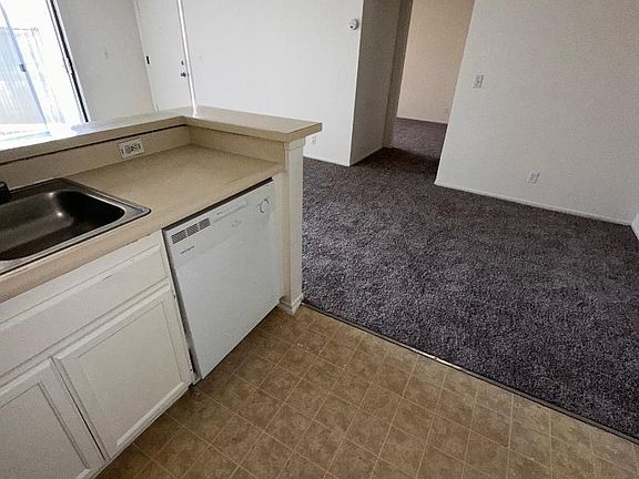 2nd image of 410 S Clementine St APT 105