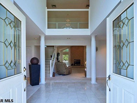5th image of 2293 Oak Leaf Dr