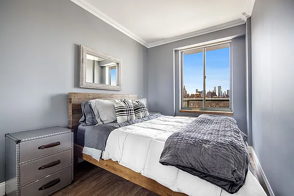Sold by Stribling | media 5