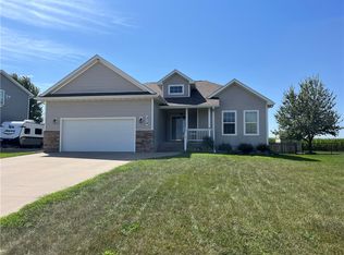 314 Oak Tree Dr, Winterset, IA 50273