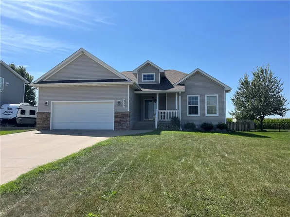 314 Oak Tree Dr, Winterset, IA 50273