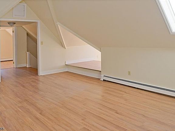 5th image of 86 Vernon Ave