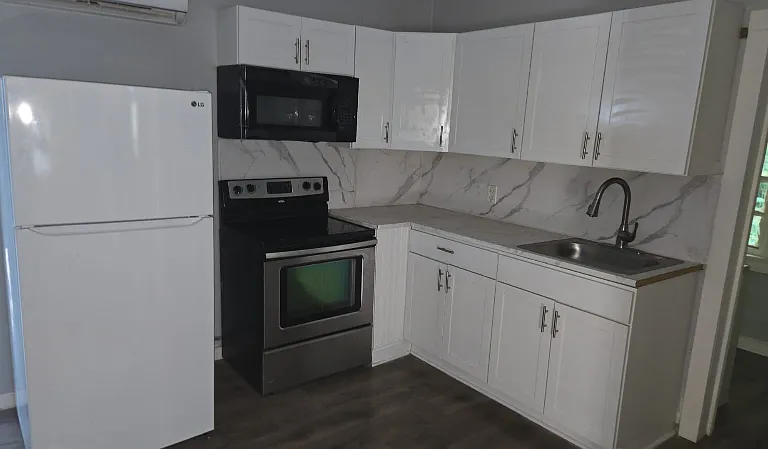 122 Hillside Dr — Photo 2