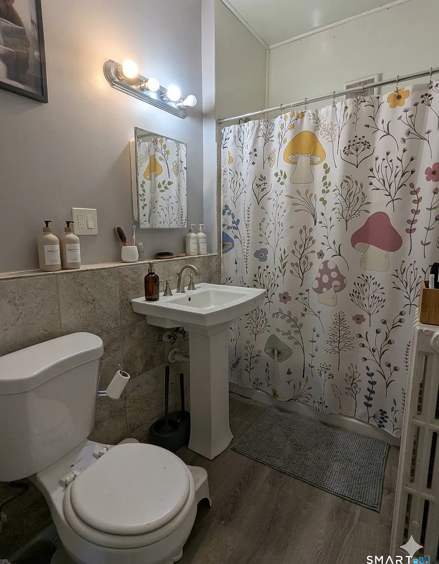 3 bed, 1.0 bath, 3450 sqft, $1,750 — Photo 2