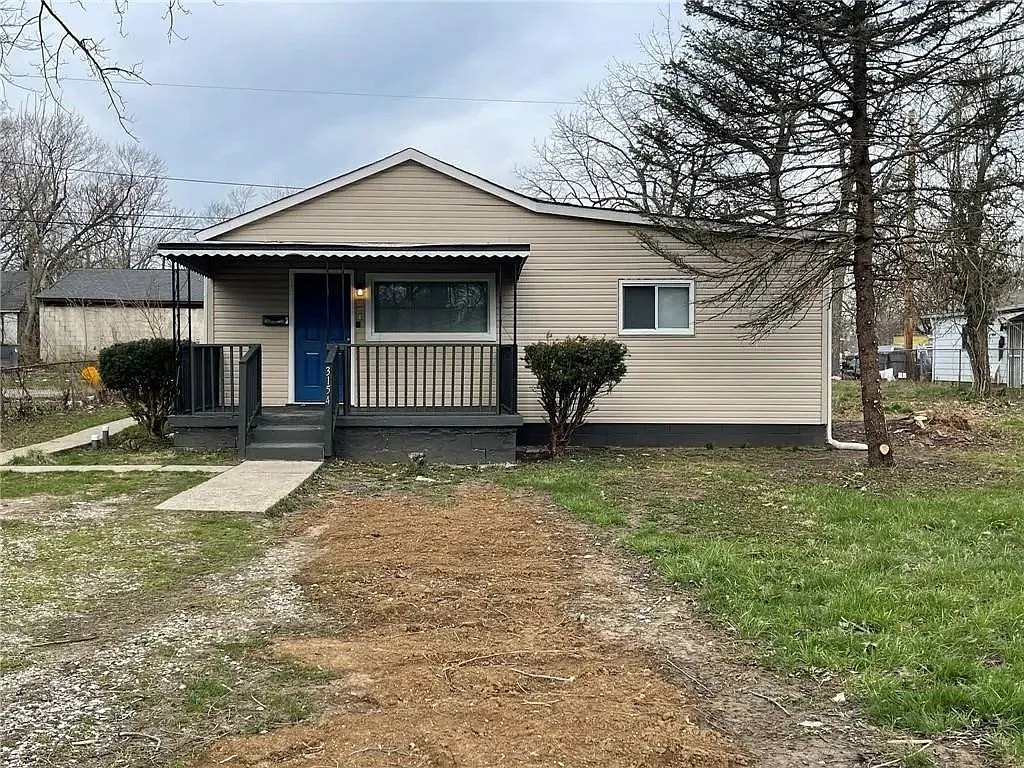 3 bed, 1.0 bath, 1304 sqft, $1,150 — Photo 1