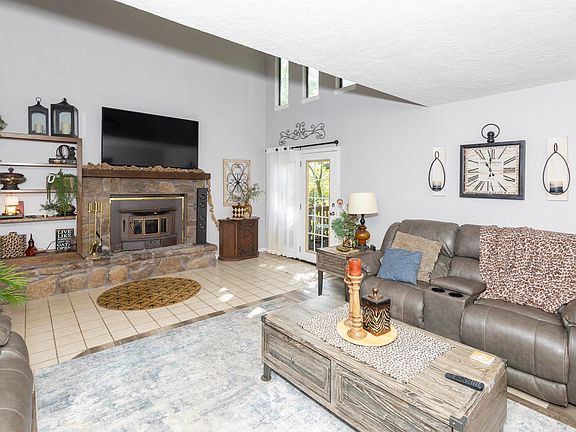 4th image of 360 Blackjack Ln