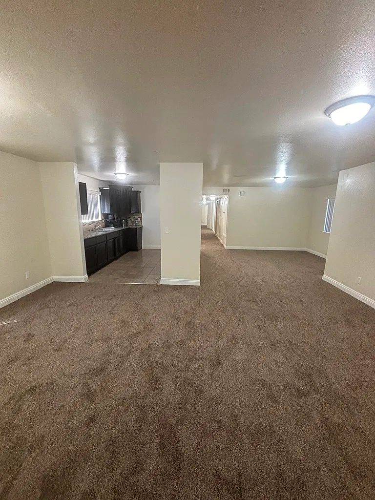 5 bed, 1765 sqft, $4,200 — Photo 2