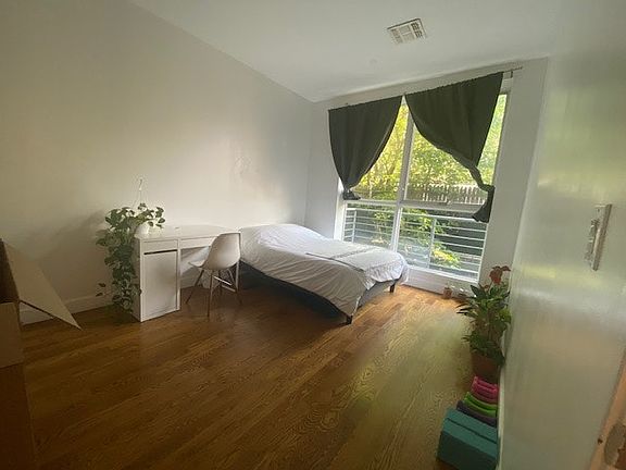 3rd image of 1384 Bedford Ave APT 1B