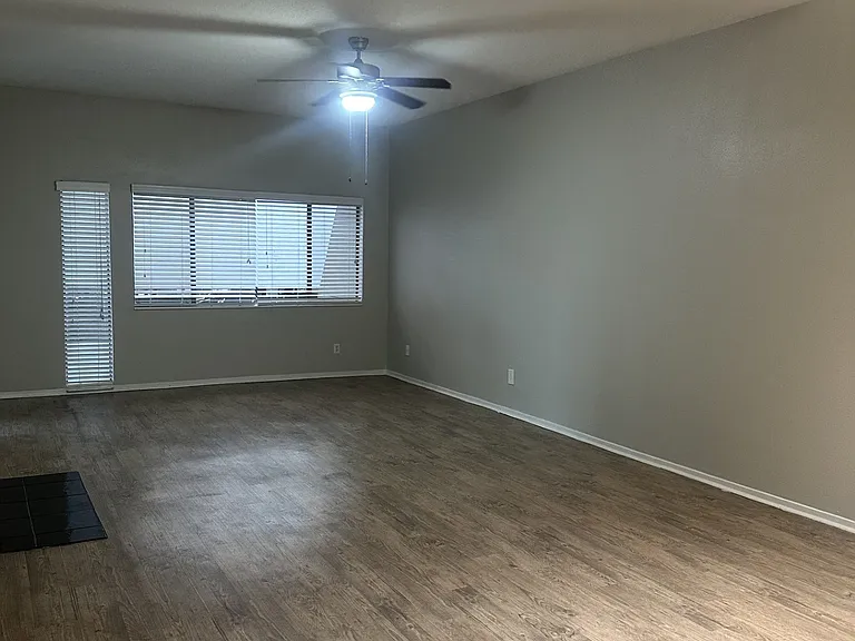 Augusta Court Apartments — Photo 42