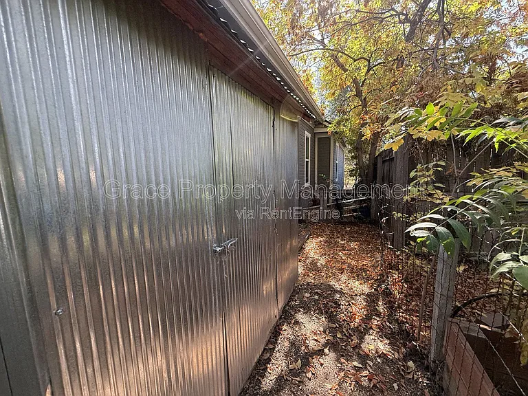 410 E Geneseo St #A — Photo 14