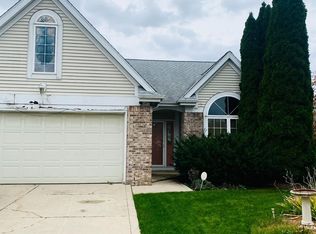 659 Surrey Walk Dr, Valparaiso, IN