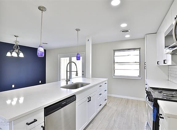 4th image of 2602 Crescent Dr