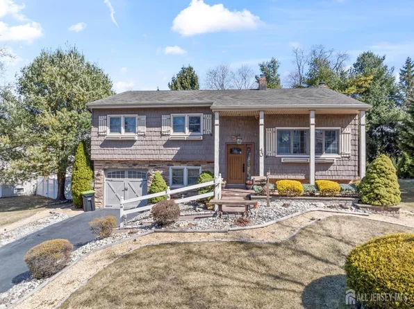 40 Seneca Rd, Old Bridge, NJ 08857