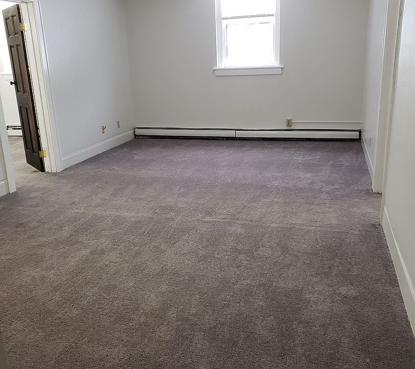 1st image of 402 2nd Ave NW #107