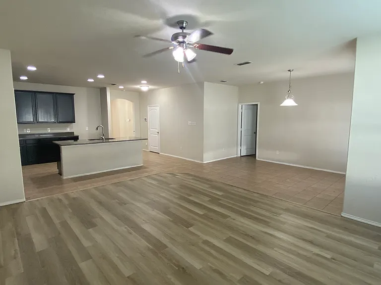 9145 Blackstone Dr — Photo 6