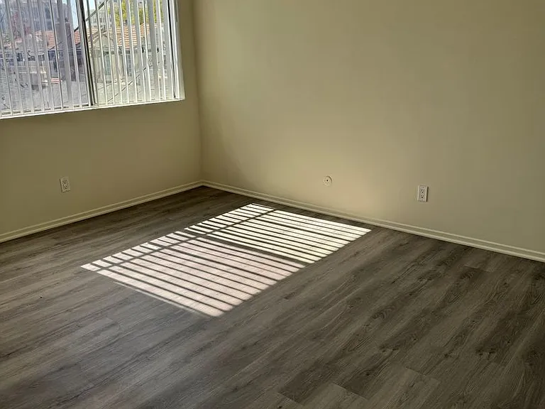 045 - Jackson Apartments — Photo 10