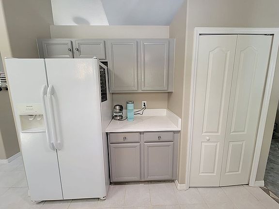 5th image of 2631 Canterbury Cir