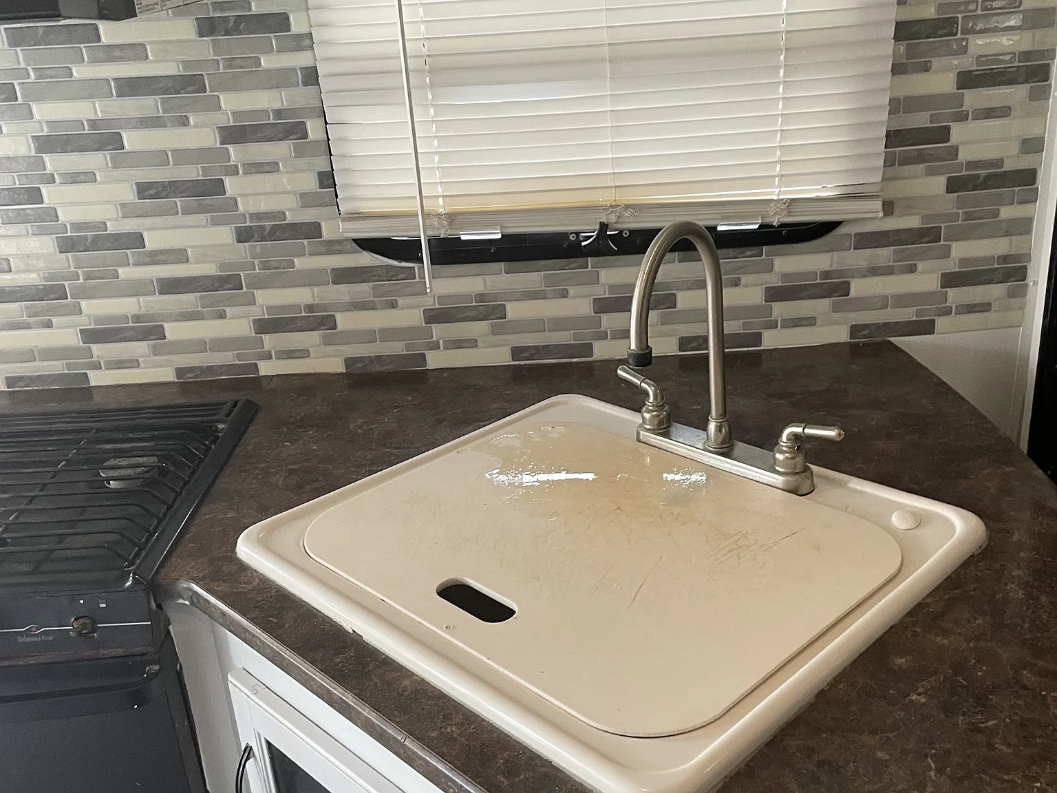 Royal RV Park Wink 907 North Roy Orbinson Drive - WC5 2012 Premier — Photo 2