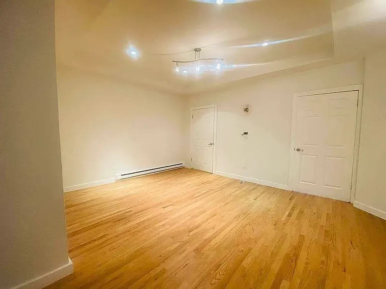 102 W 29th St #1 — Photo 4