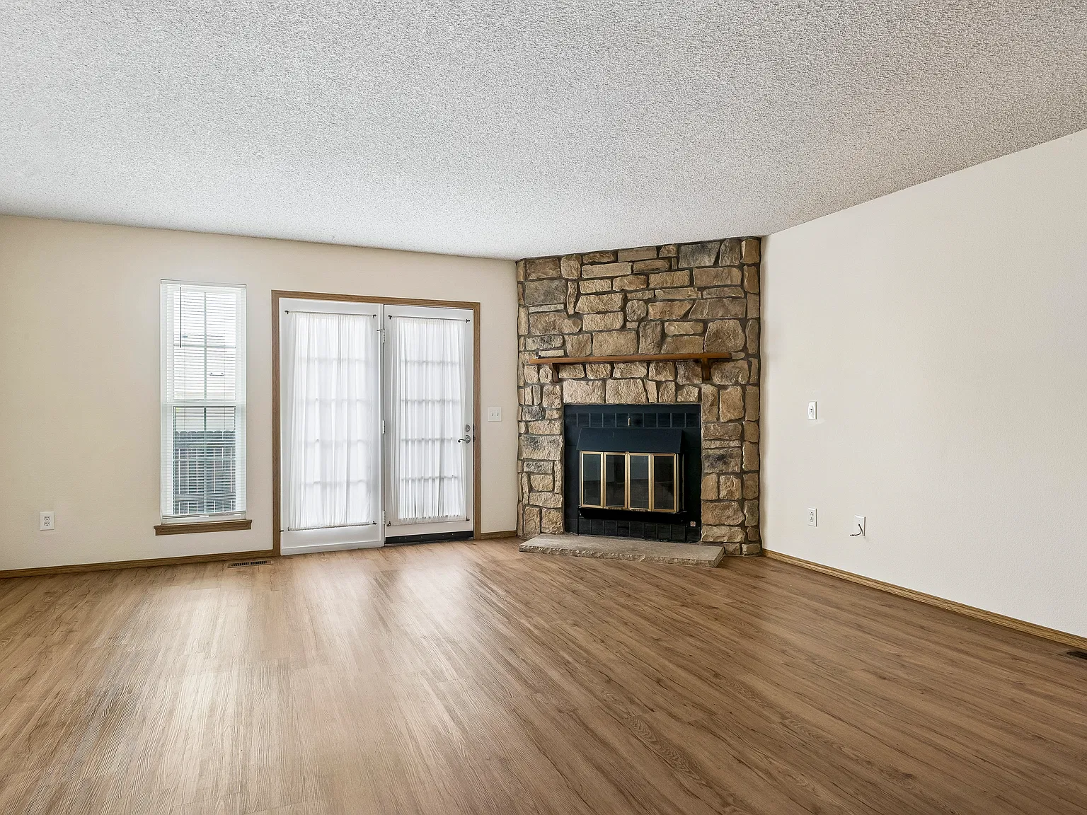 2 bed, 2.5 bath, 1440 sqft, $2,250 — Photo 3
