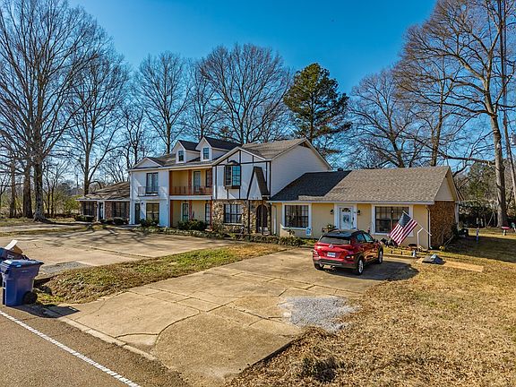 2nd image of 911 Boothe St
