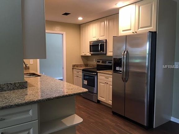 3rd image of 1332 Dickenson Dr