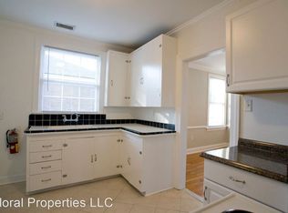 735 E 52nd St APT 3, Savannah, GA 31405