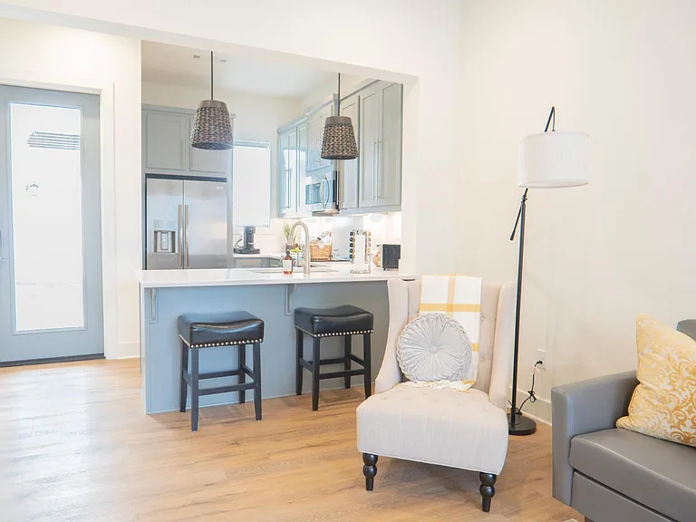 356 S Hill Ave — Photo 7