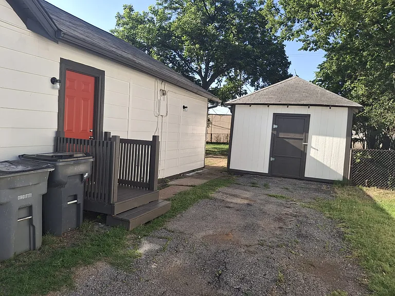1504 NW Arlington Ave — Photo 3