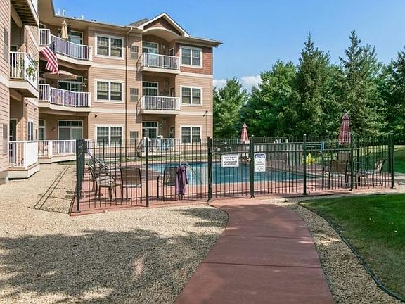 4th image of 14937 60th St N Unit 304