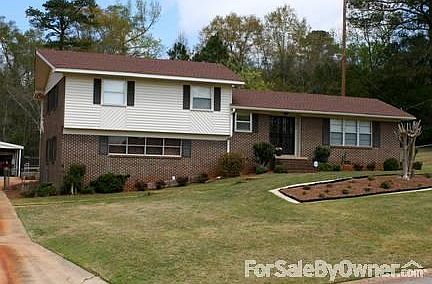 Inground pool has safety fence