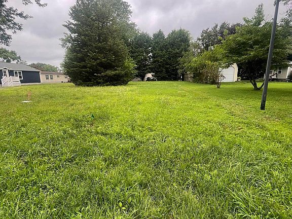 2nd image of 101 Clover Ln