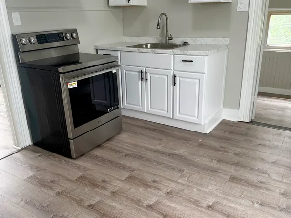 807 Columbus Ave APT 1, Olyphant, PA 18447