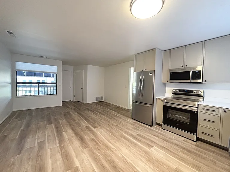 1583 E Stratford Ave #2 — Photo 1