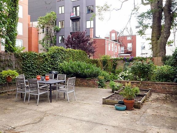 2nd image of 300 Ainslie St #1