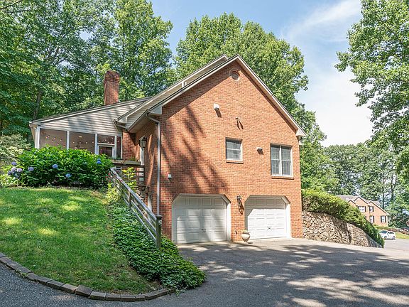 5th image of 333 Windsor Ct