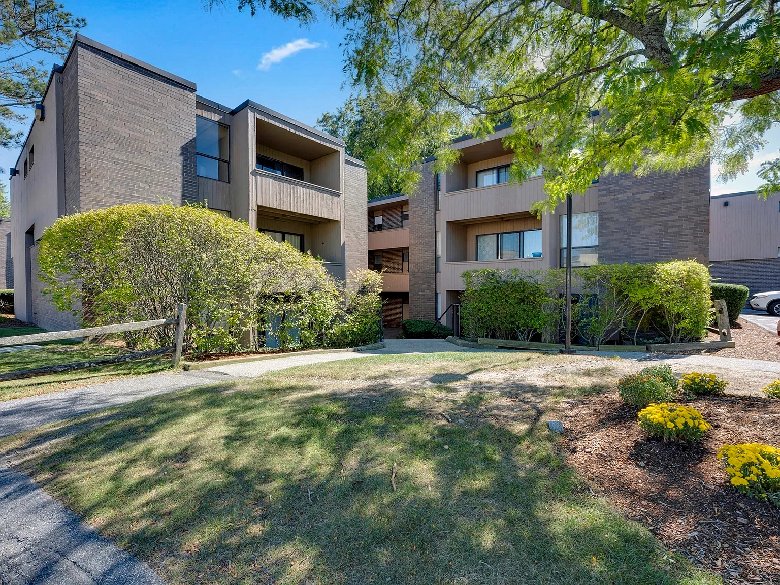 1 bed, 1.0 bath, 643 sqft, $1,700 — Photo 1