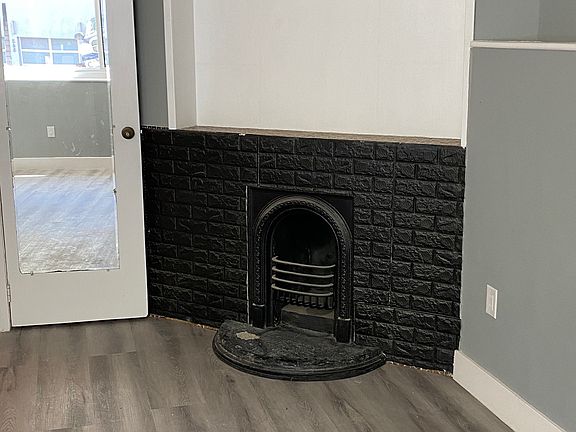 Fireplace (non working, but a great spot for a TV).