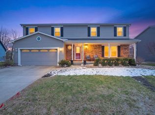 211 Lake Shore Cir, Bloomington, IL 61704