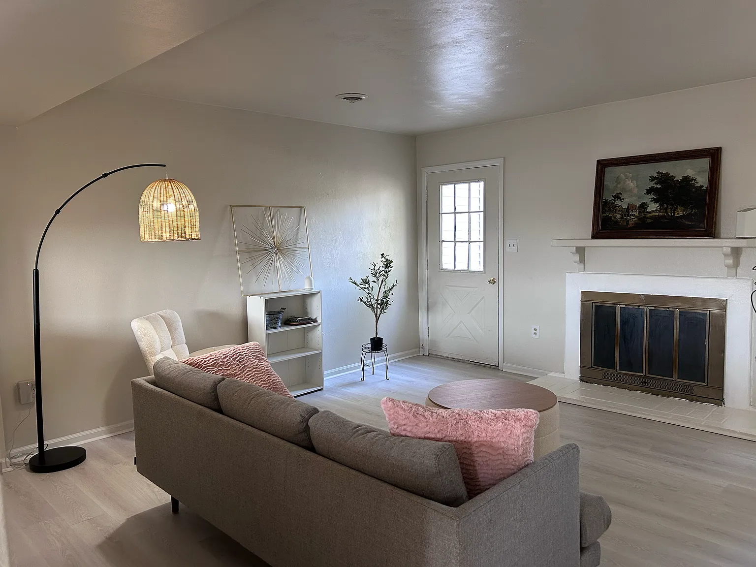 2 bed, 1.0 bath, 1120 sqft, $1,700 — Photo 3