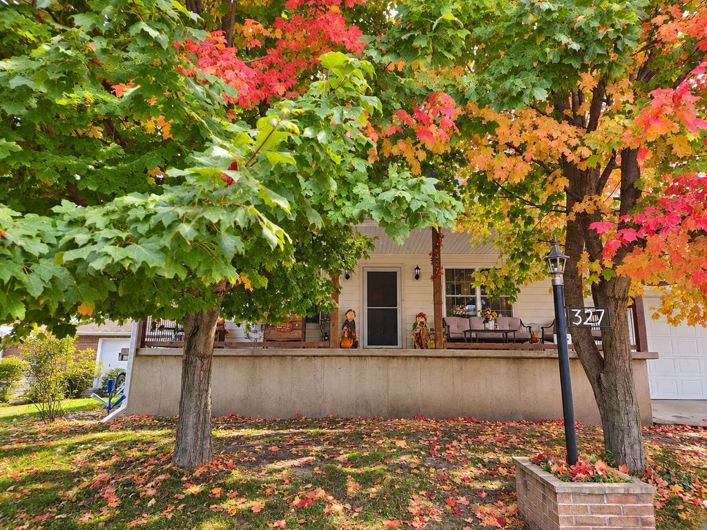 327 Clark St - Property Image