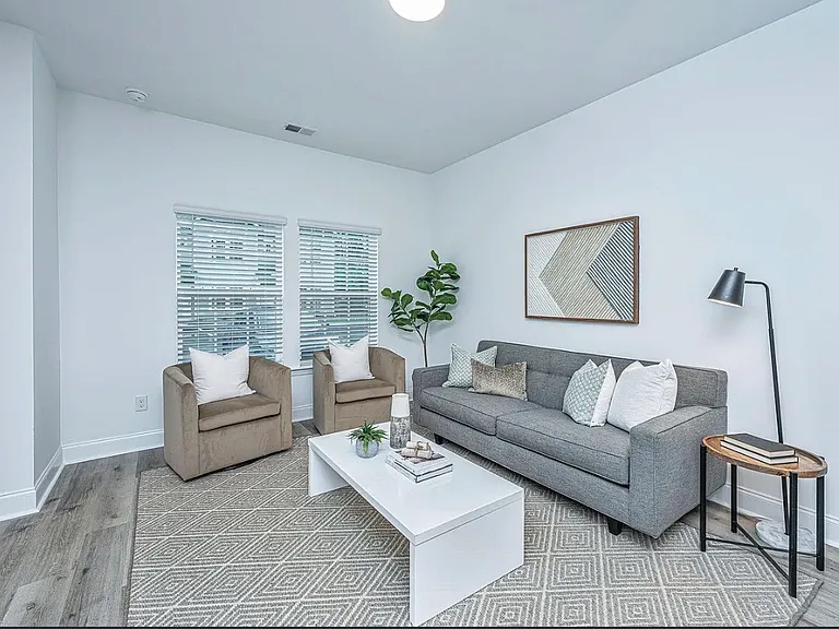 102 Twin Rivers Dr — Photo 5