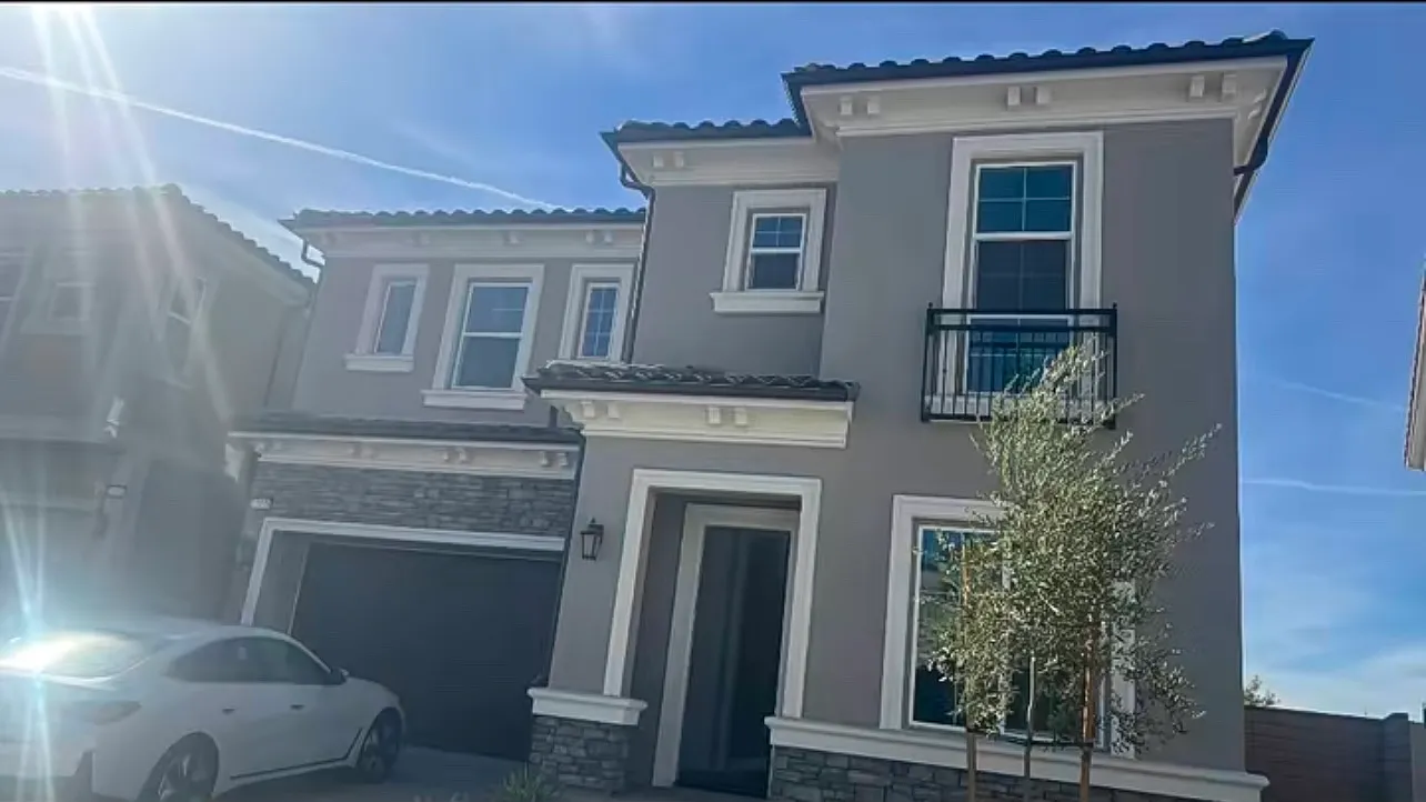 4 bed, 2386 sqft, $5,300 — Photo 1