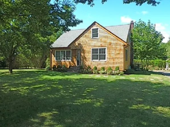 https://photos.zillowstatic.com/fp/94e0c7d5ab1fe9de3833e20fcea84b25-p_e.webp
