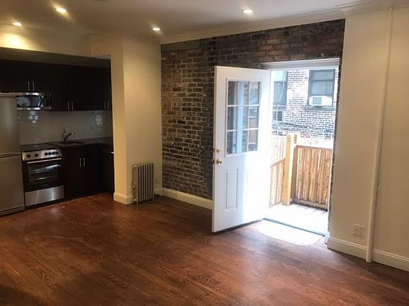 4th image of 102 Christopher St APT 1A