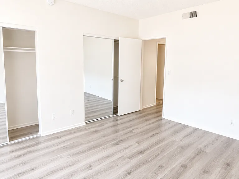 14805 Magnolia Blvd — Photo 9