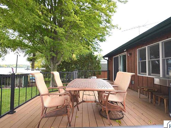 4th image of 17075 Dickenson Ln
